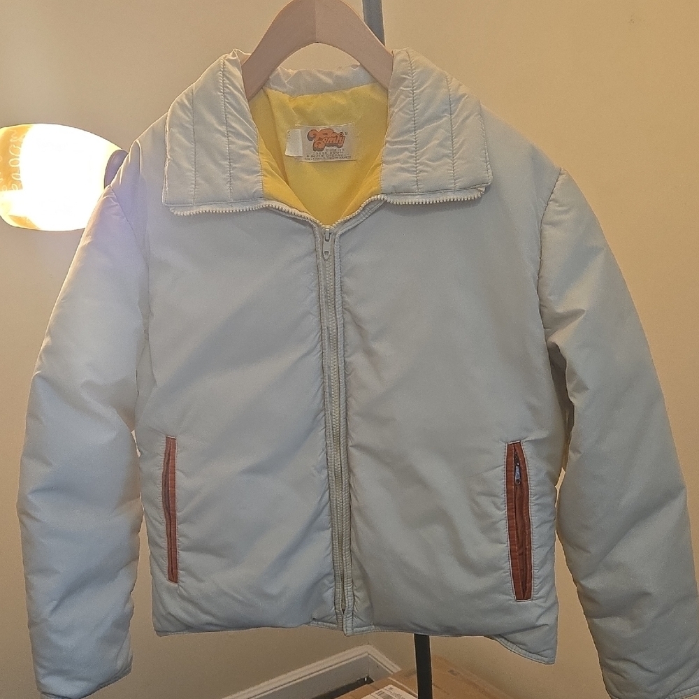 Vintage Comfy USA White Ski Jacket with Orange And Yellow Accents 21 X22.